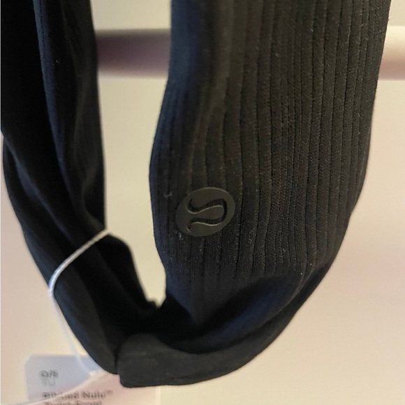 Lululemon - Picture 3 of 3